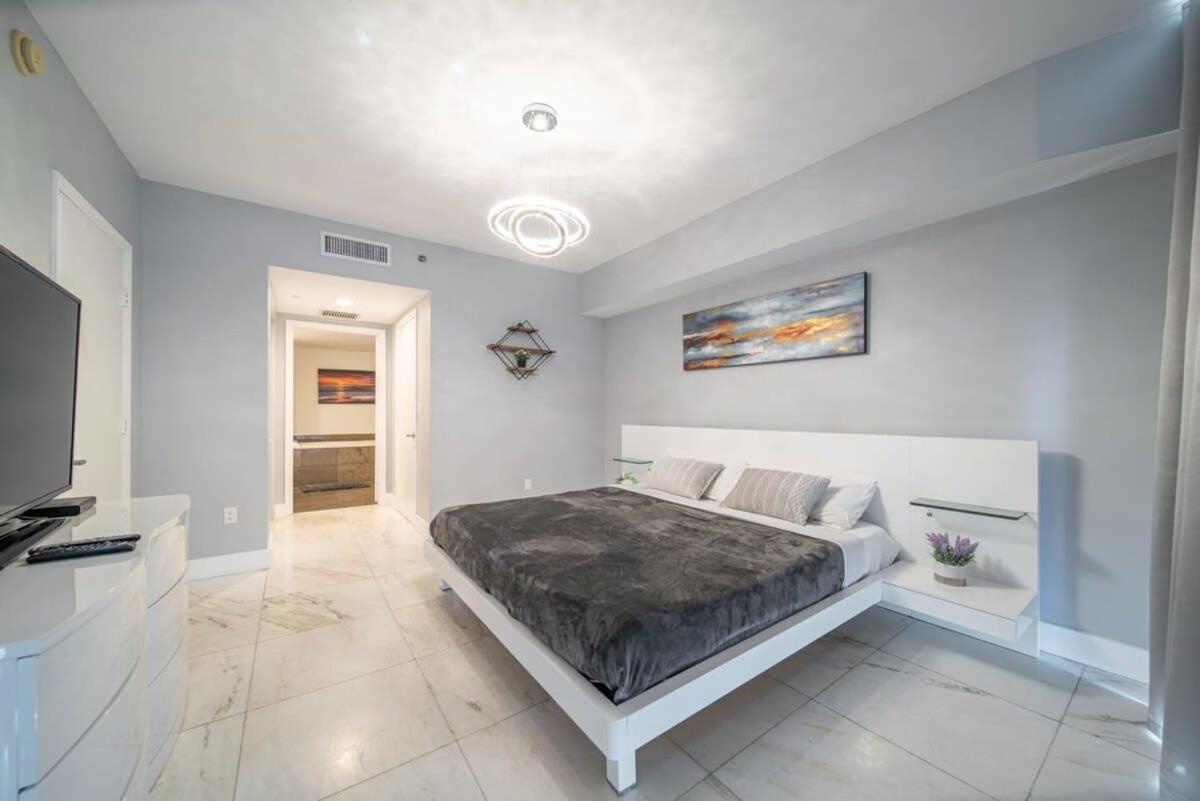 Luxury Ocean View 2br Corner Unit At W Apartment